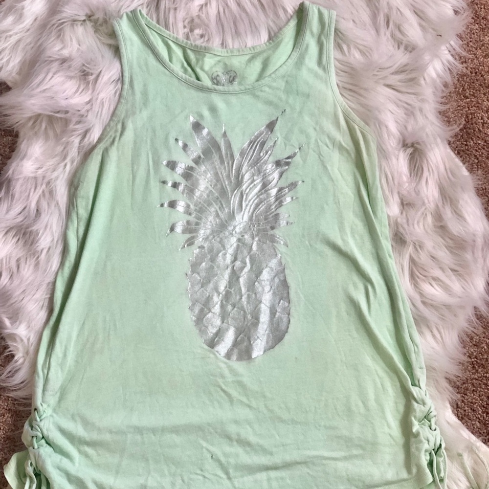 💰3 FOR $15 SALE💰Green pineapple shirt for girls!